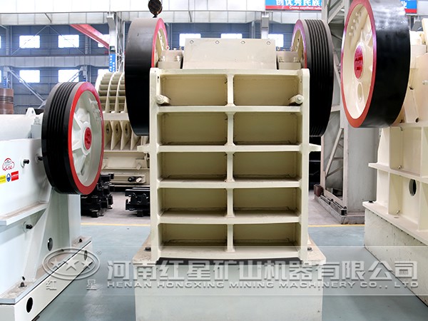 新型高能顎式破碎機(jī)